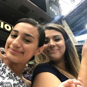 Meet your Posher, Elizabel